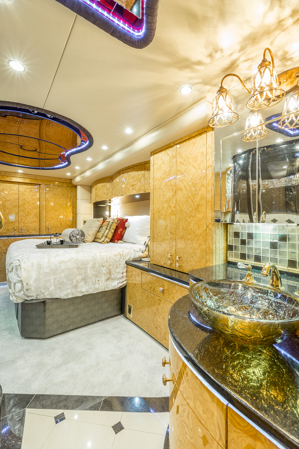 2009 Prevost Millennium H3-45 For Sale