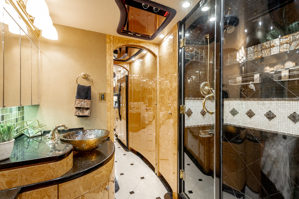 2009 Prevost Millennium H3-45 For Sale