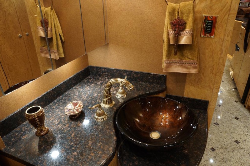 2009 Prevost Millennium H3-45 For Sale