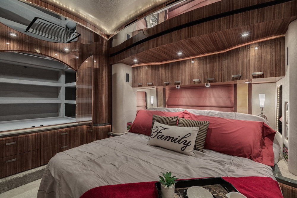 2009 Prevost Parliament XLII For Sale