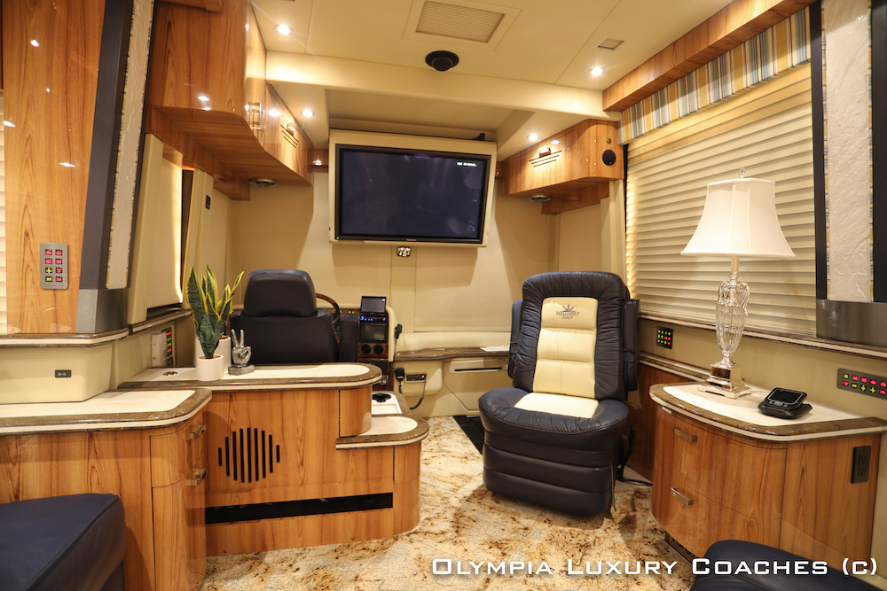 2009 Prevost Parliament XLII For Sale