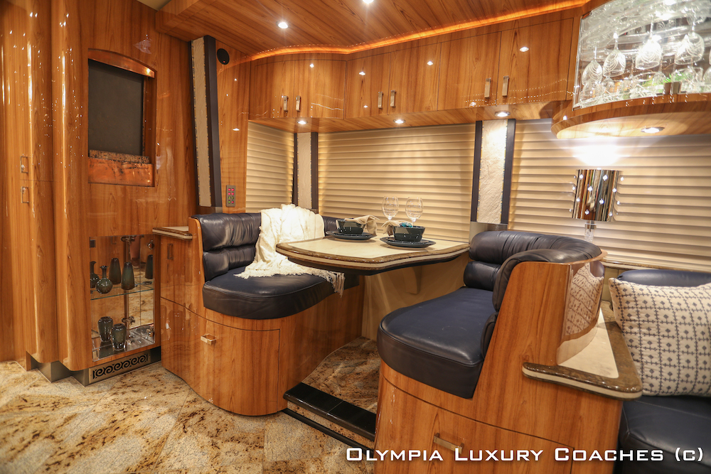 2009 Prevost Parliament XLII For Sale