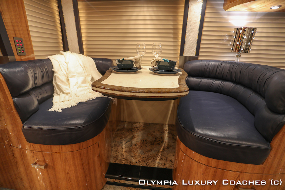 2009 Prevost Parliament XLII For Sale