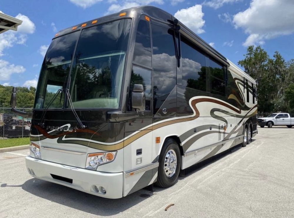 2010 Prevost Featherlite H3-45 For Sale