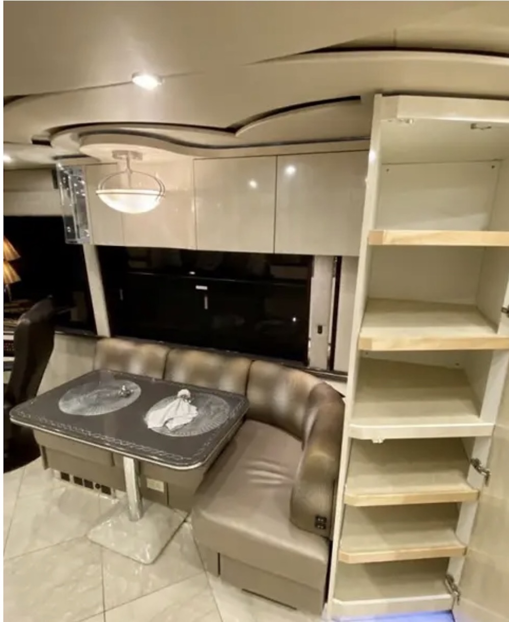 2010 Prevost Featherlite H3-45 For Sale