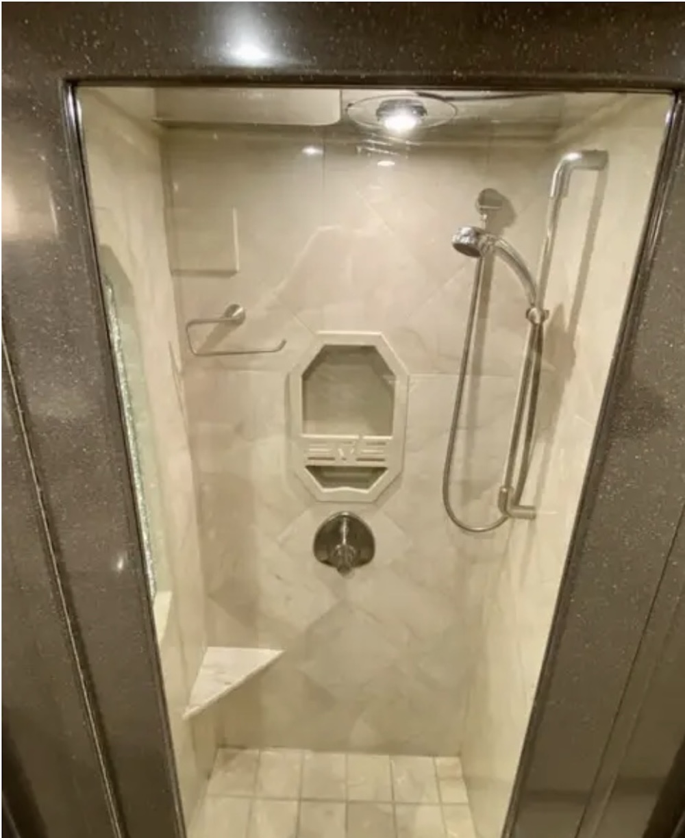 2010 Prevost Featherlite H3-45 For Sale