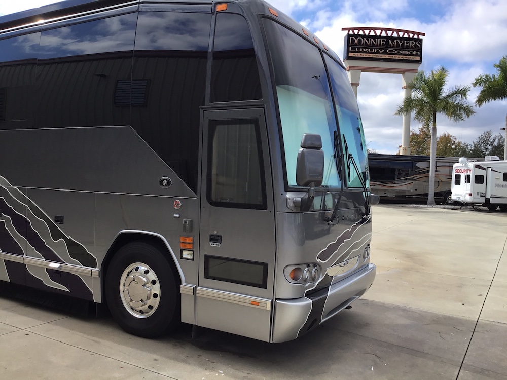 2010 Prevost Featherlite H3-45 For Sale