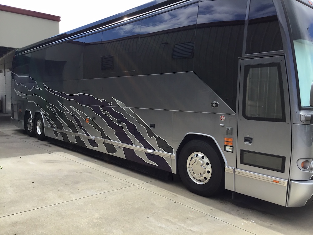 2010 Prevost Featherlite H3-45 For Sale