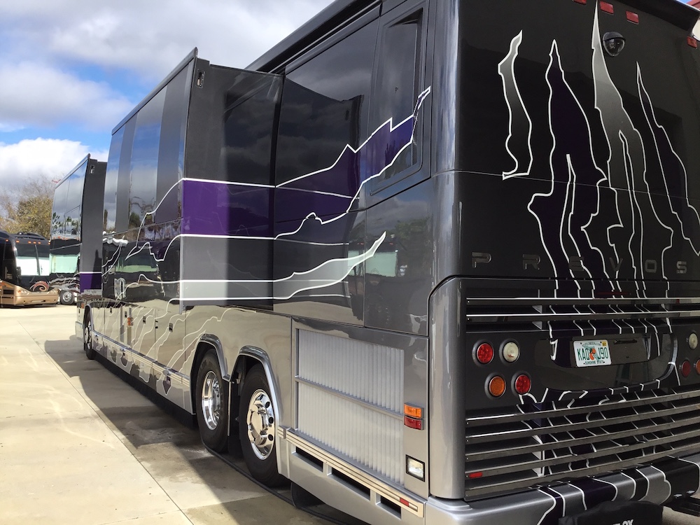 2010 Prevost Featherlite H3-45 For Sale