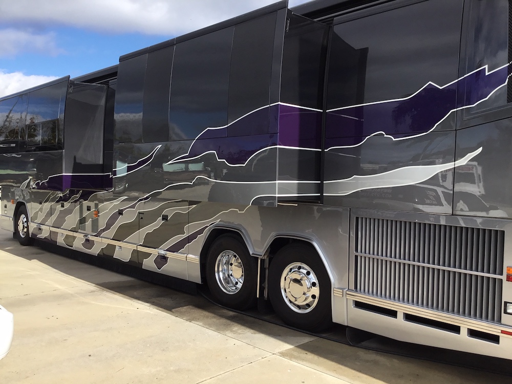 2010 Prevost Featherlite H3-45 For Sale