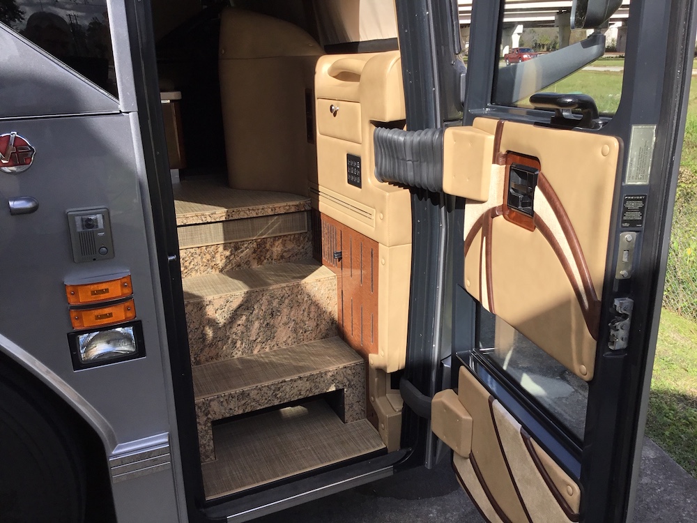 2010 Prevost Featherlite H3-45 For Sale