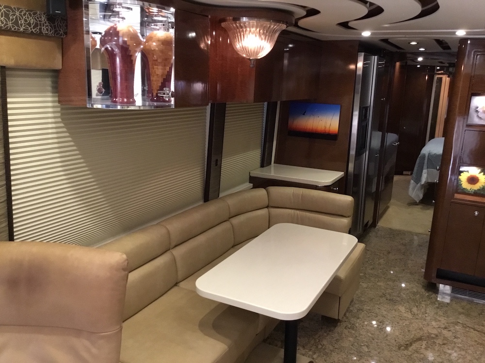 2010 Prevost Featherlite H3-45 For Sale