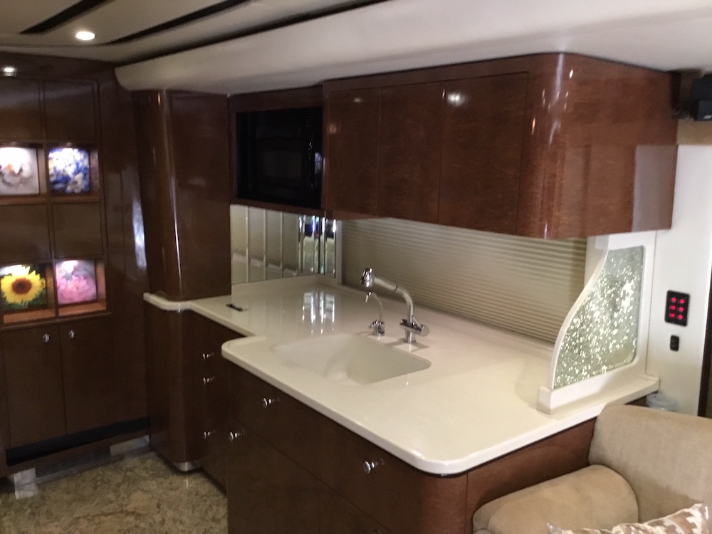 2010 Prevost Featherlite H3-45 For Sale