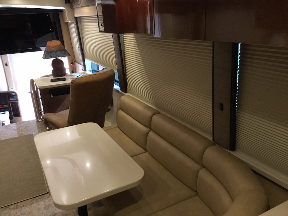 2010 Prevost Featherlite H3-45 For Sale