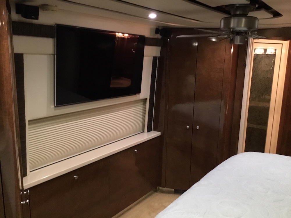 2010 Prevost Featherlite H3-45 For Sale