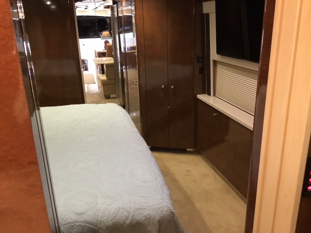 2010 Prevost Featherlite H3-45 For Sale