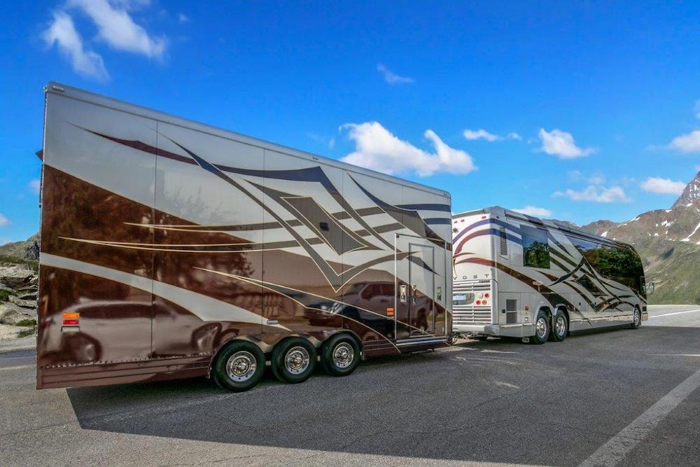 20010Prevost Featherlite H3-45 For Sale