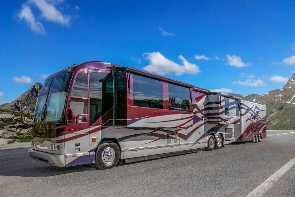 20010Prevost Featherlite H3-45 For Sale