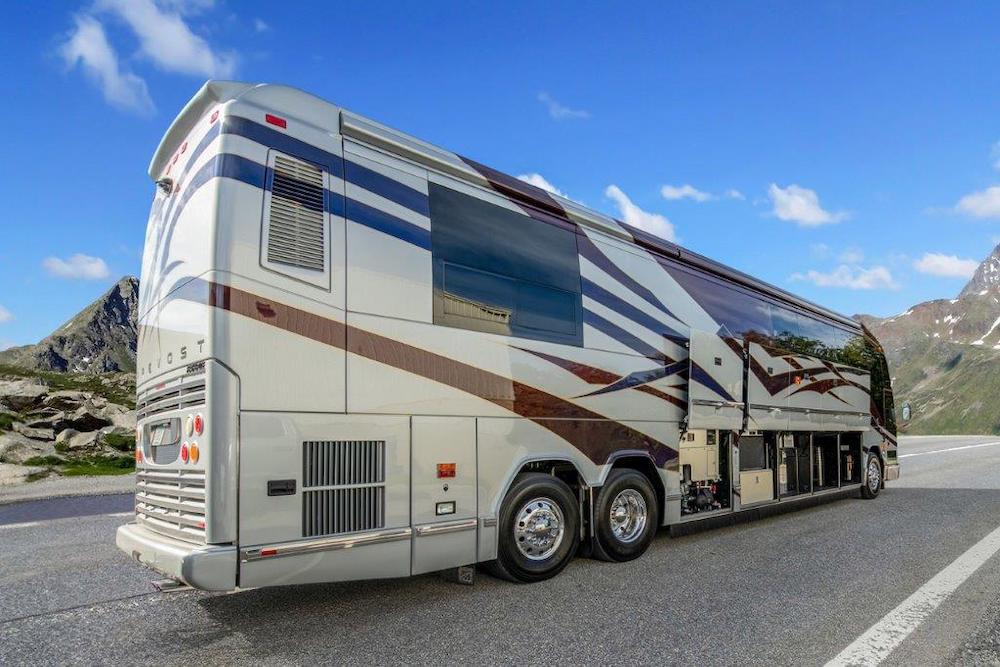 20010Prevost Featherlite H3-45 For Sale