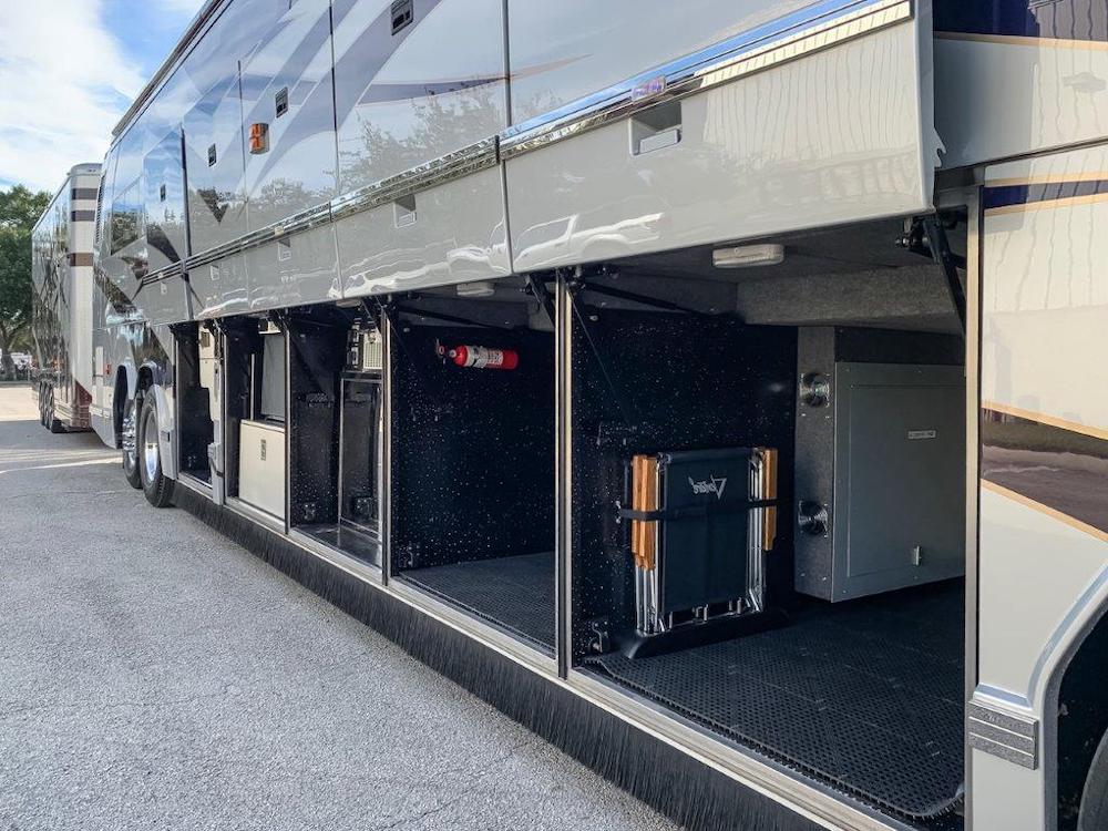 20010Prevost Featherlite H3-45 For Sale