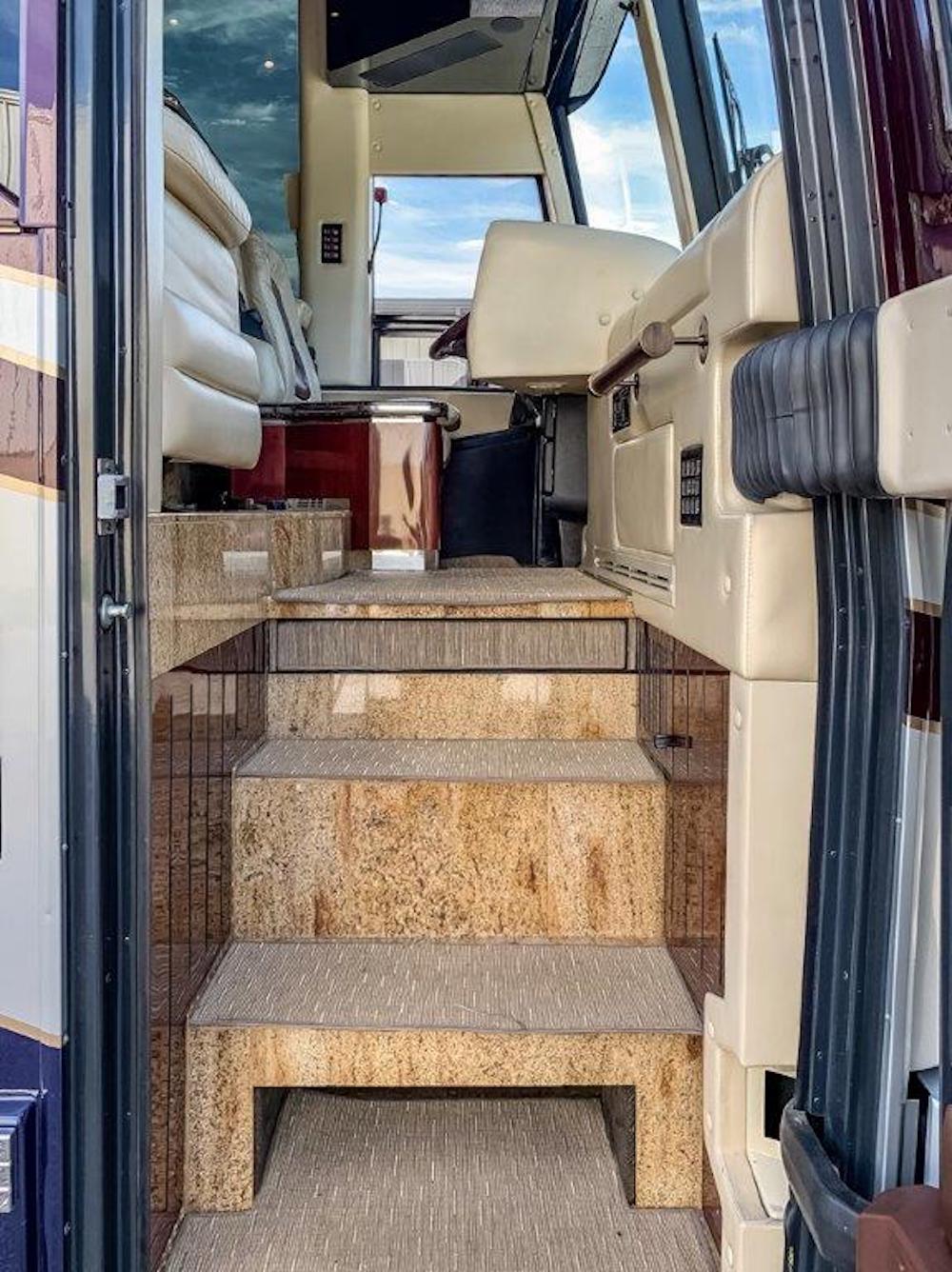 20010Prevost Featherlite H3-45 For Sale