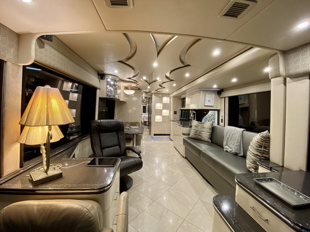 2010 Prevost Featherlite H3-45 For Sale