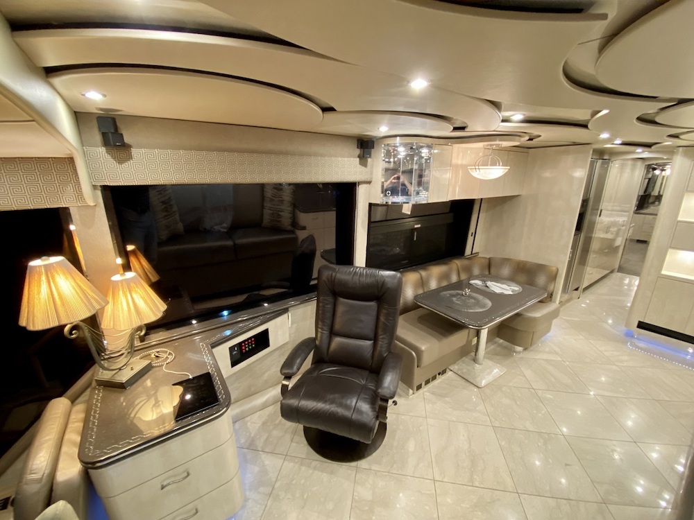 2010 Prevost Featherlite H3-45 For Sale