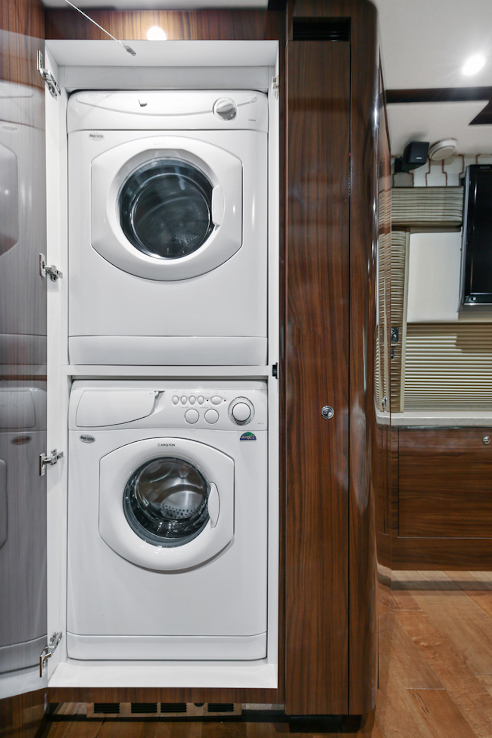 2010 Prevost Featherlite H3-45 For Sale
