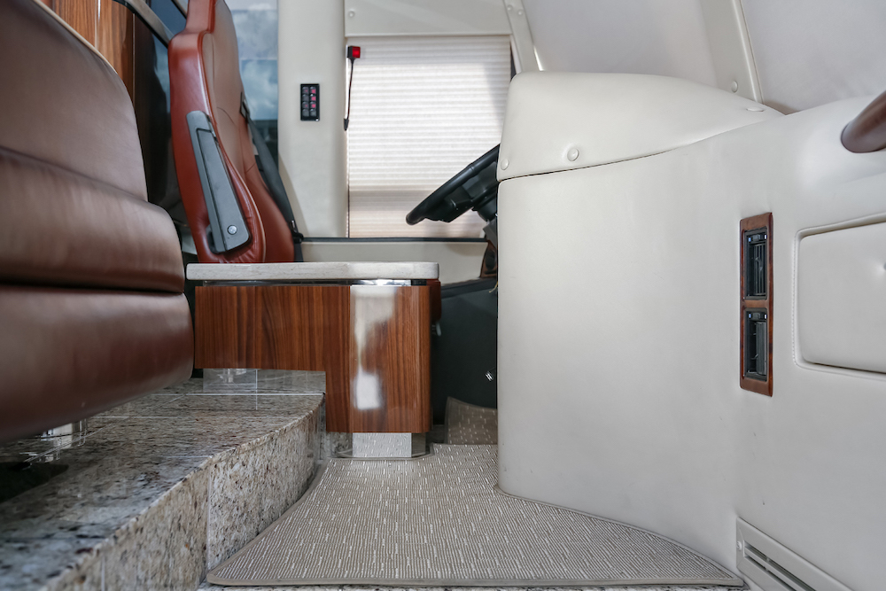 2010 Prevost Featherlite H3-45 For Sale