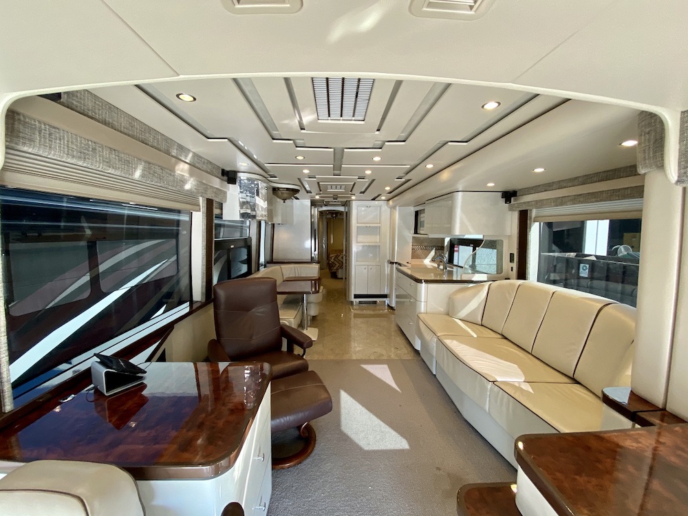 2010 Prevost Featherlite H3-45 For Sale