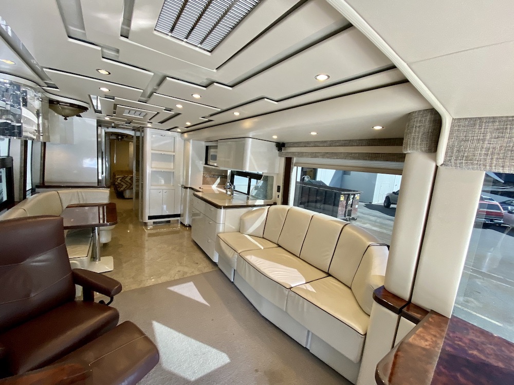 2010 Prevost Featherlite H3-45 For Sale