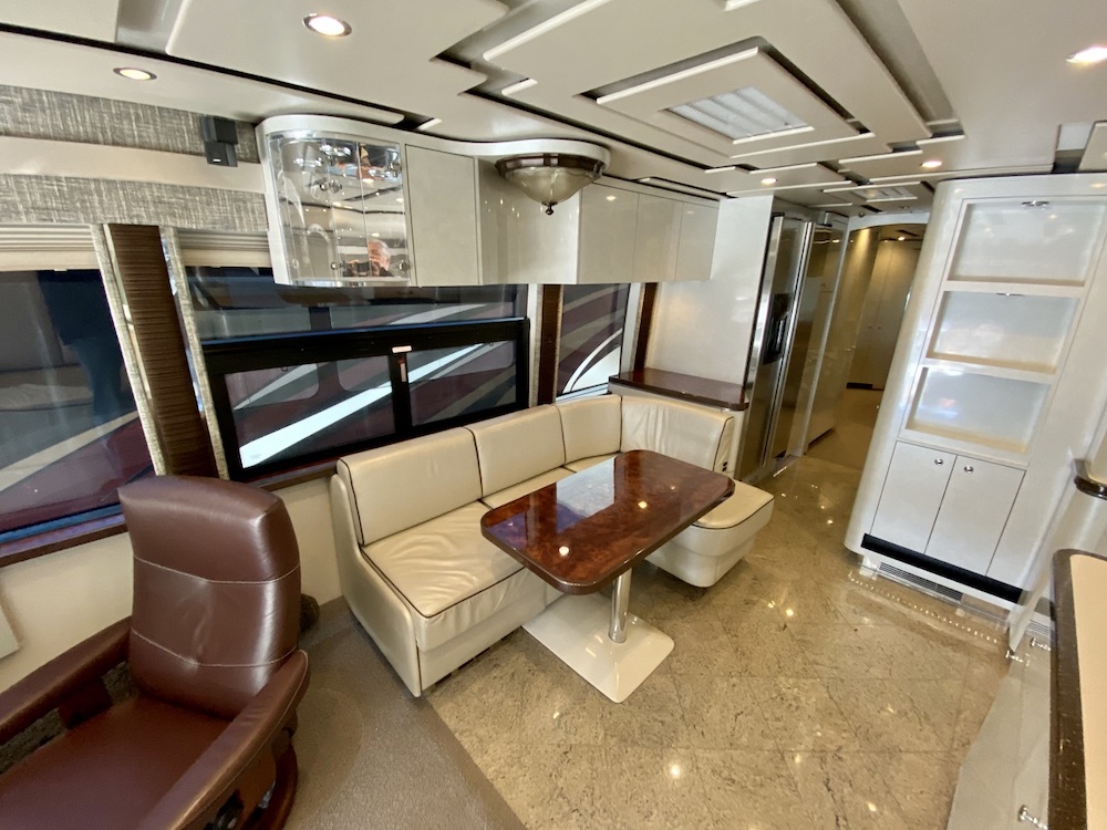 2010 Prevost Featherlite H3-45 For Sale