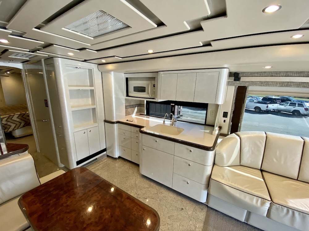 2010 Prevost Featherlite H3-45 For Sale