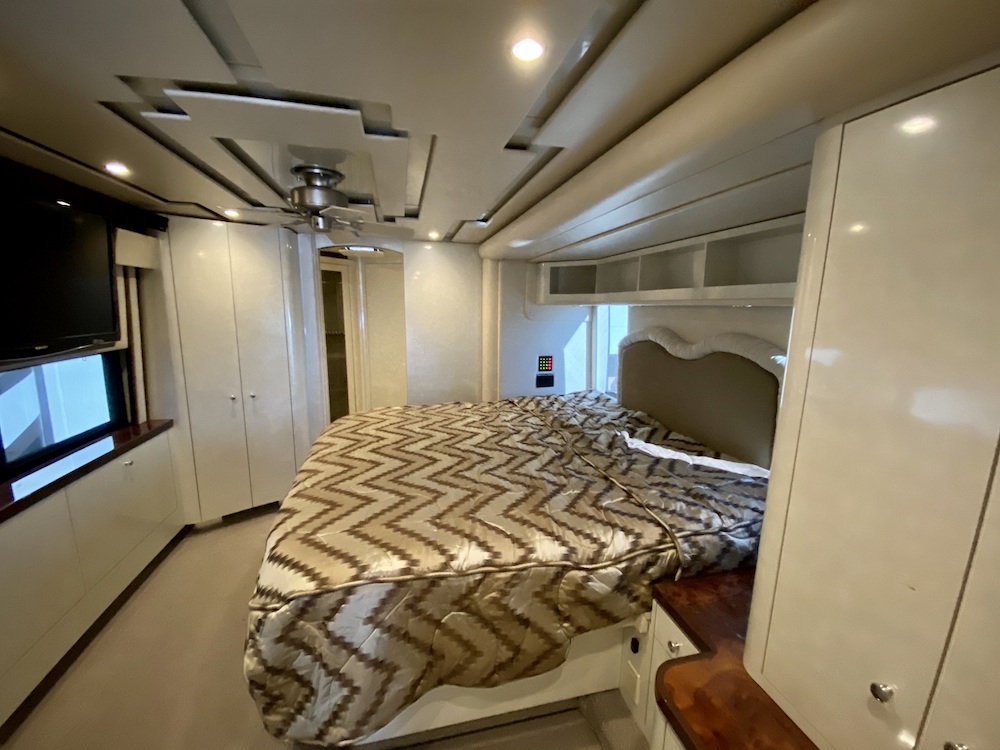 2010 Prevost Featherlite H3-45 For Sale