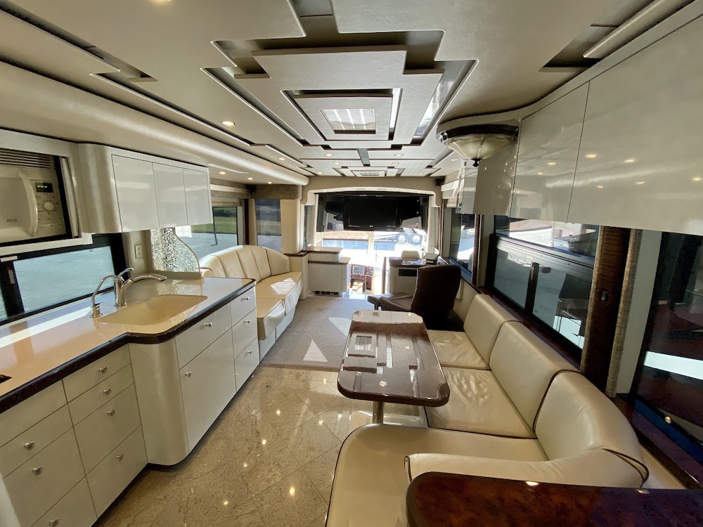 2010 Prevost Featherlite H3-45 For Sale