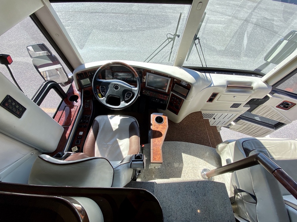 2010 Prevost Featherlite H3-45 For Sale