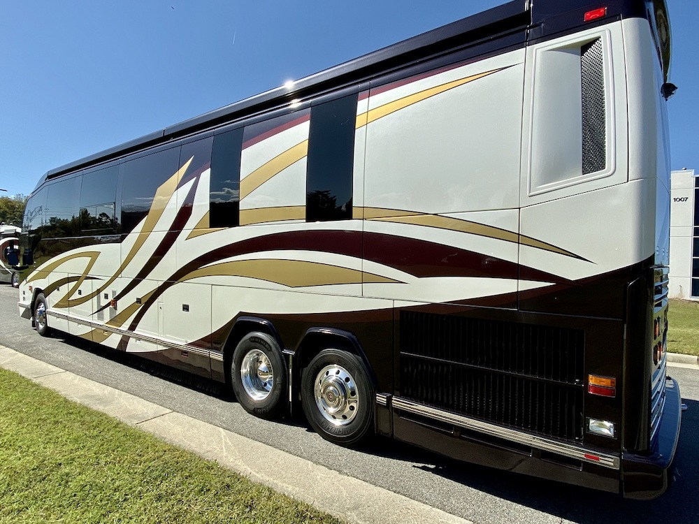 2010 Prevost Featherlite H3-45 For Sale