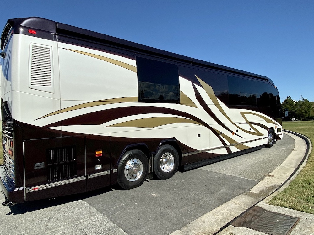 2010 Prevost Featherlite H3-45 For Sale