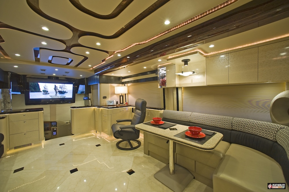 2010 Prevost Featherlite H3-45 For Sale