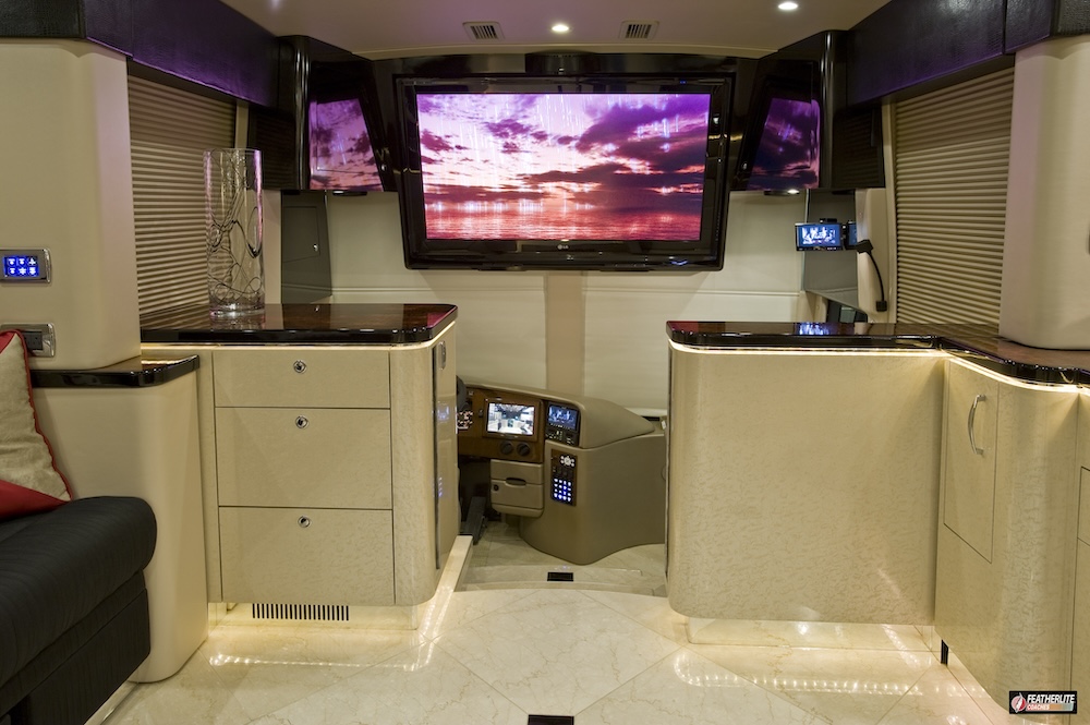 2010 Prevost Featherlite H3-45 For Sale