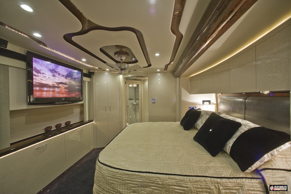 2010 Prevost Featherlite H3-45 For Sale