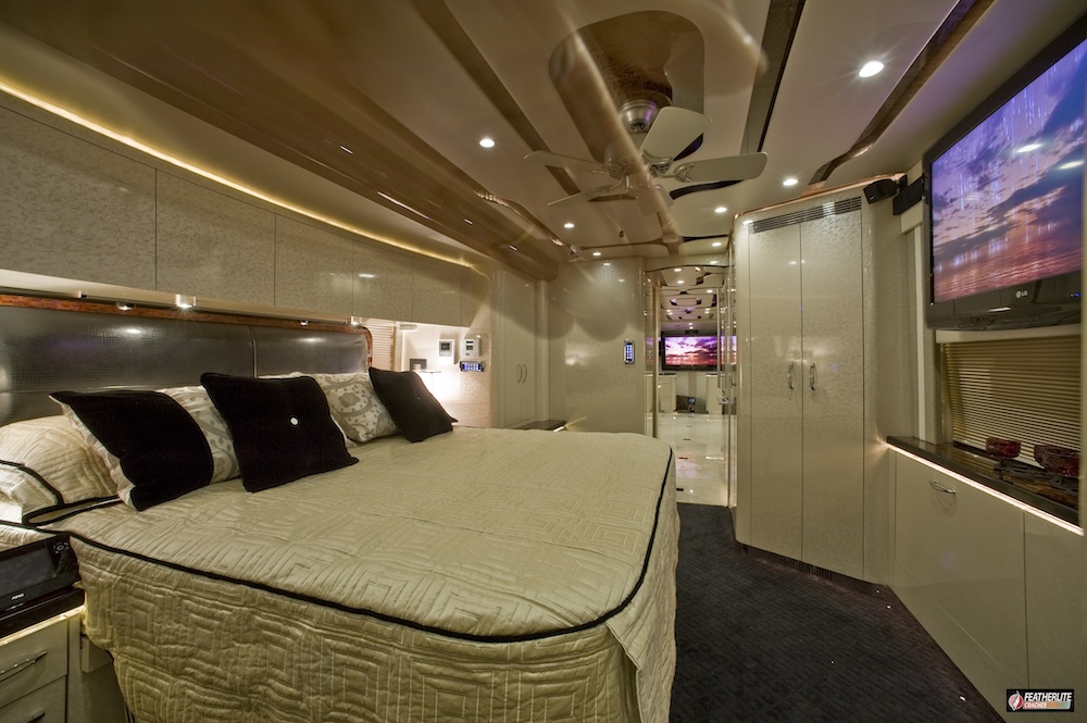 2010 Prevost Featherlite H3-45 For Sale