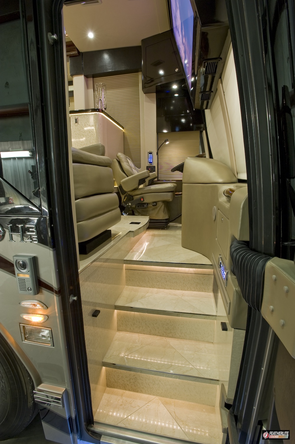 2010 Prevost Featherlite H3-45 For Sale