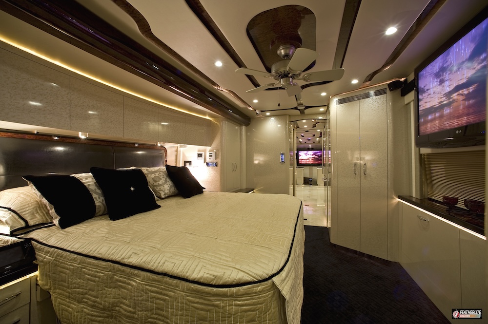 2010 Prevost Featherlite H3-45 For Sale
