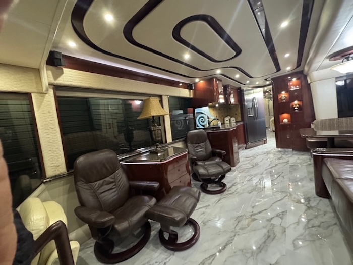 2010 Prevost Featherlite H3-45 For Sale