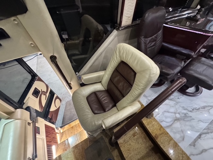 2010 Prevost Featherlite H3-45 For Sale