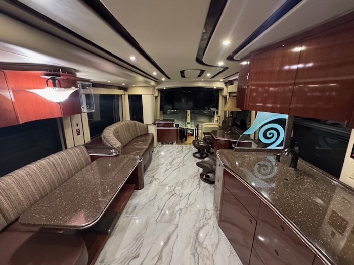 2010 Prevost Featherlite H3-45 For Sale