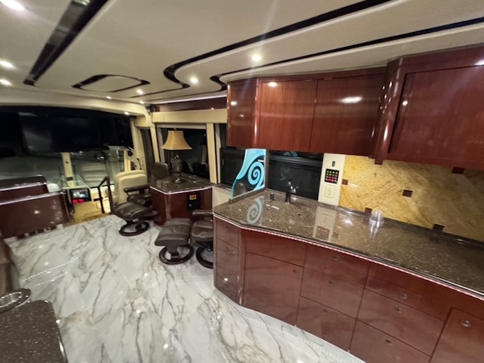 2010 Prevost Featherlite H3-45 For Sale