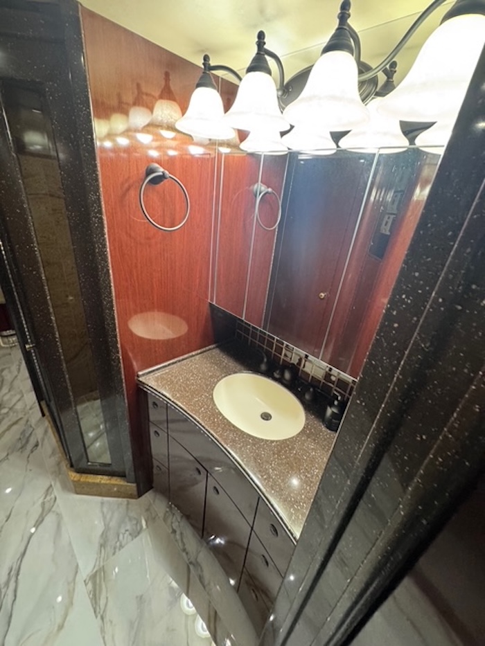 2010 Prevost Featherlite H3-45 For Sale