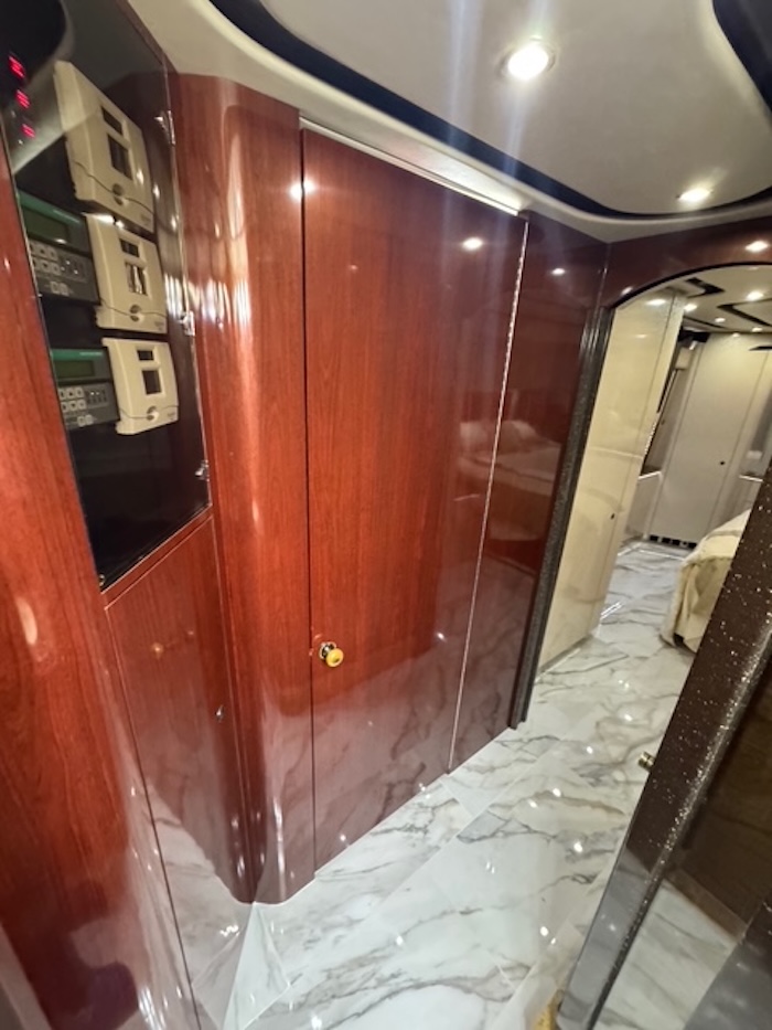 2010 Prevost Featherlite H3-45 For Sale